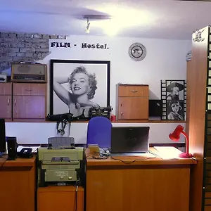  Hostel Film